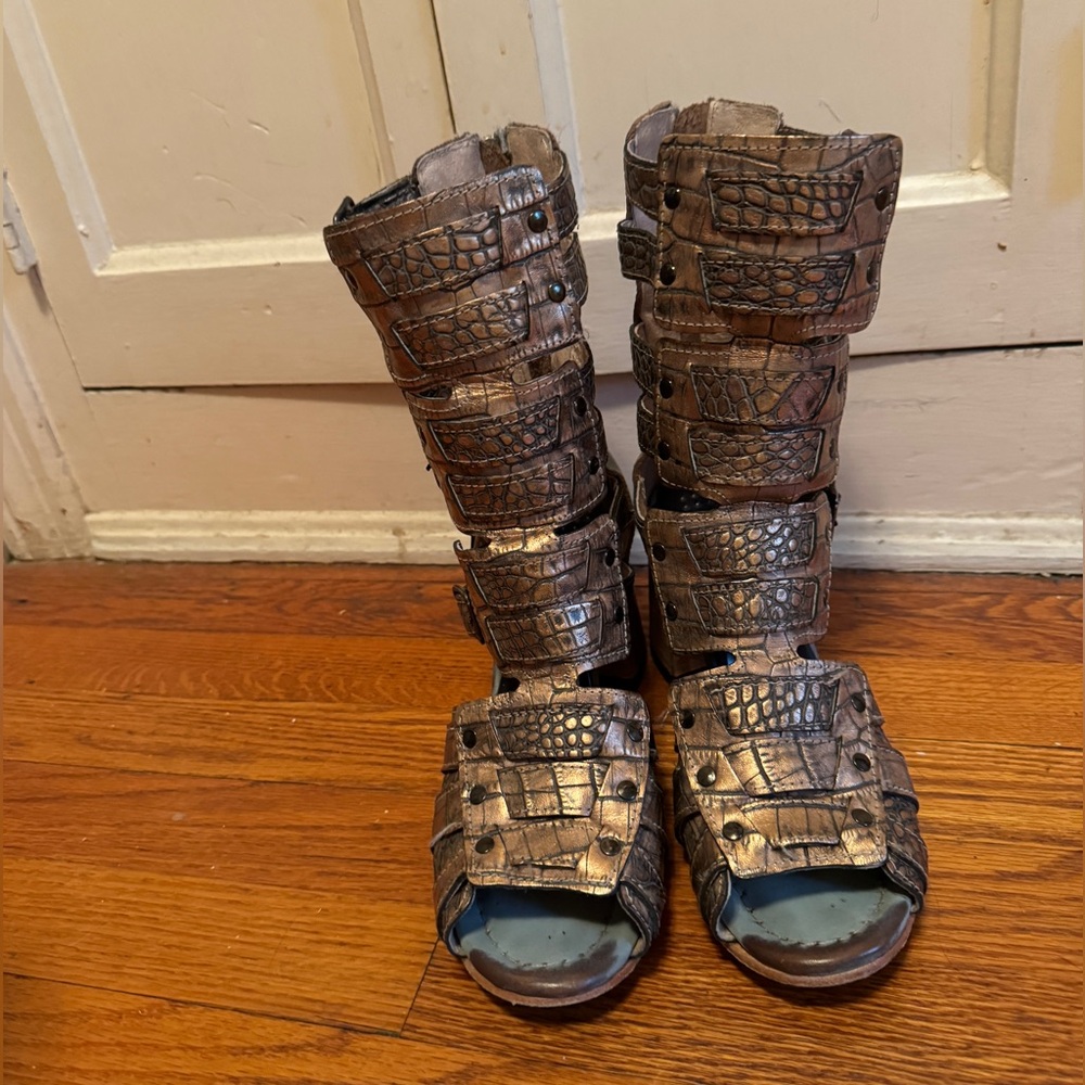 Freebird Zane Blush sz 9 Gladiator sandal EUC
